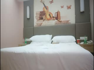 guochan约操168纤细美腿小妹-69姿势舔逼 各种姿势爆插