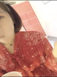 zhubo天气太热冷气坏掉了 今天休息不露跟狼友们边吃西瓜边聊天