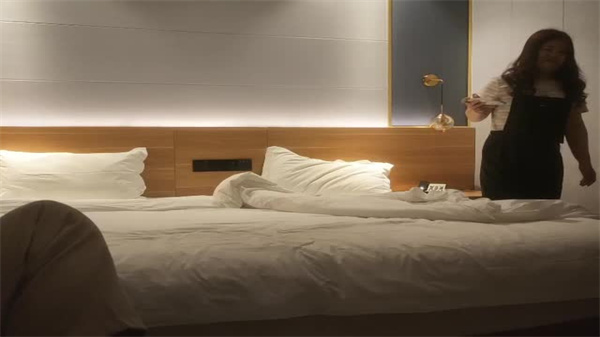 排骨小哥狂操良家肥臀骚妇 后入式猛干白嫩巨尻