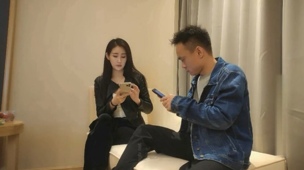 gc高颜值美女酒店上演制服诱惑完美露脸多姿势抽插骚穴