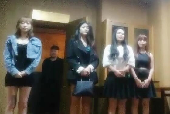 站成一排选妃颜值高的苗条少妇口交上位骑乘大力猛操呻吟娇喘太值得了