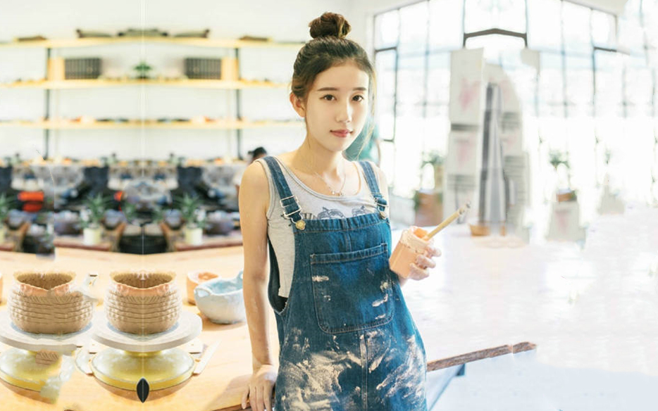 跟女同事出差酒店激情放纵沙发上扒光吃奶玩逼床上放肆抽插浪叫呻吟不止