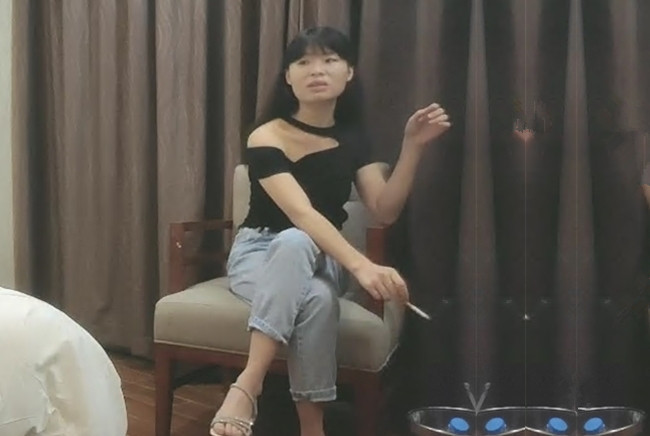 寻花深夜黑衣牛仔裤妹纸互舔伸进内裤调情张开双腿扣穴特写口交上位骑乘站立后入