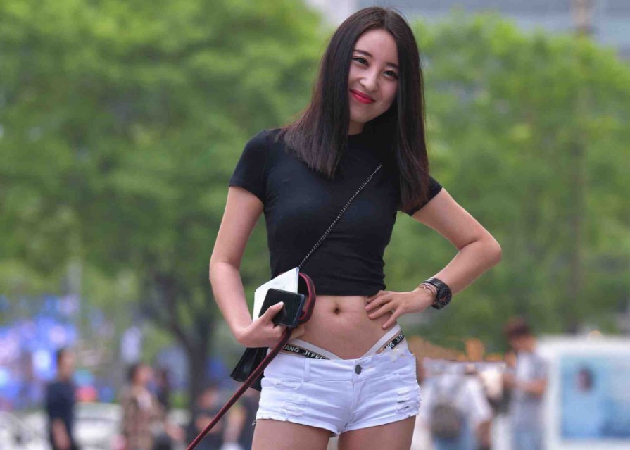 年轻少妇饥渴难耐酒店与大叔开房激情啪啪各种姿势轮番上阵非常耐操