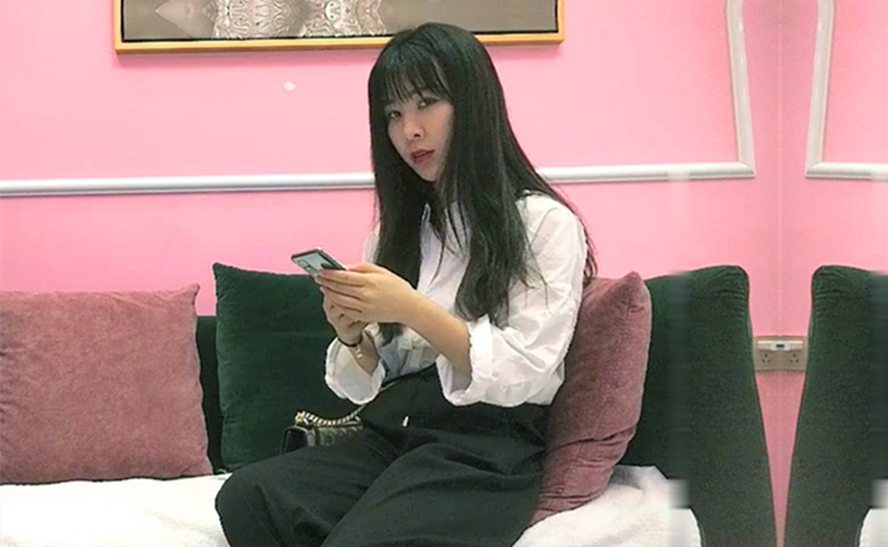 漂亮小姐姐鲍鱼水汪汪沙发啪啪后入观音坐莲角度清晰