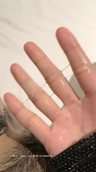 嫩模依依04-02第一场