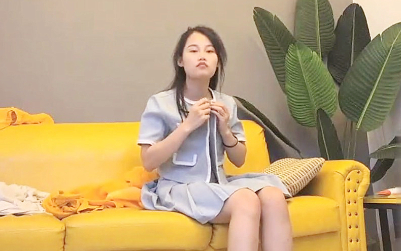 娇小可爱又水嫩的丁字裤美女苗条性感奶子大鲍鱼饱满粉嫩沙发上各种狂干