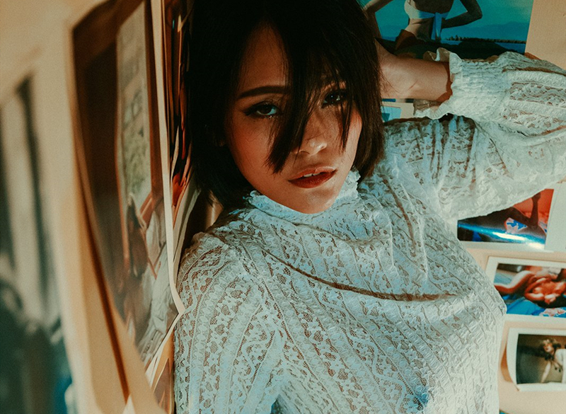 华裔留学生在国外找了个长屌男友天天各种操逼今天大白天在野外干了一炮