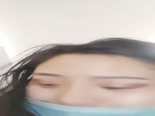 玩的非常牛的女主播，高速电钻牛奶洗逼，大粗黄瓜加玻璃瓶子玩虐骚逼，高速电钻刺激高潮不断