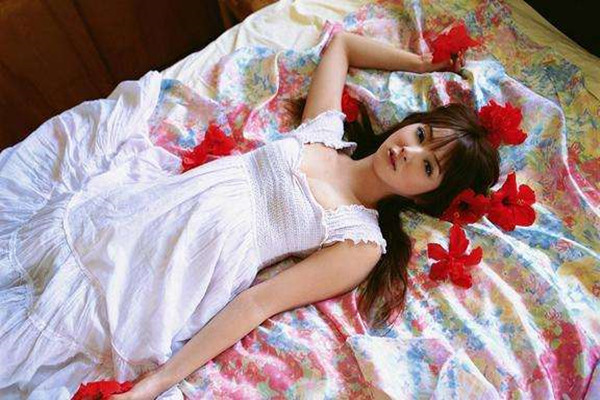 凌晨场21岁学生妹被干累睡着了特别逼好粉啊