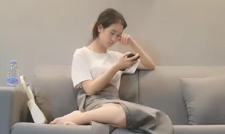 约了个高颜值苗条长腿妹子调情一番上位骑乘