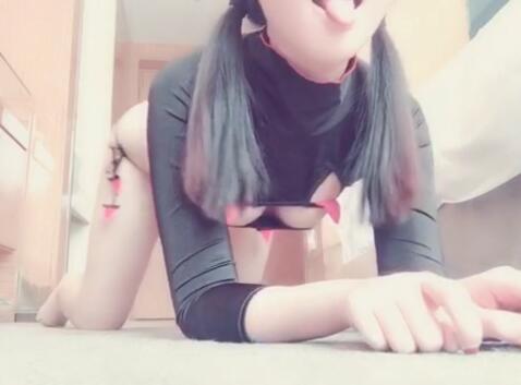 甜嫩翘乳美少女激情嗨到爆棒棒糖与酸奶在小穴交融