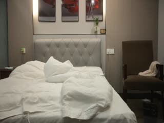 约操骚熟女按着头深喉插嘴猛扣骚逼骑乘后入轮番操