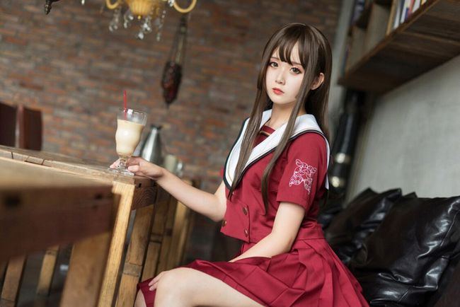 富家公子玩操学院派娇嫩美少女穿上白丝袜玩鸡巴猛干大声淫叫