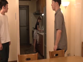 VOSS-178 「もうイッてるから止めてええ！」息子の友達のセックス覚えたてピストンでめちゃくちゃに突きまくられて何度もイッてしまう母1