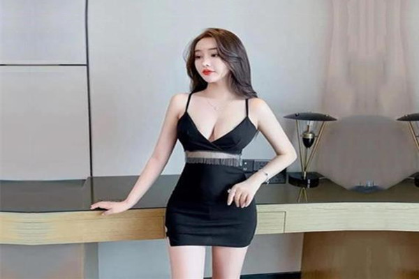 周末约小夫妻交换穿上情趣装玩成人游戏69姿势舔逼口交一起操逼超淫乱