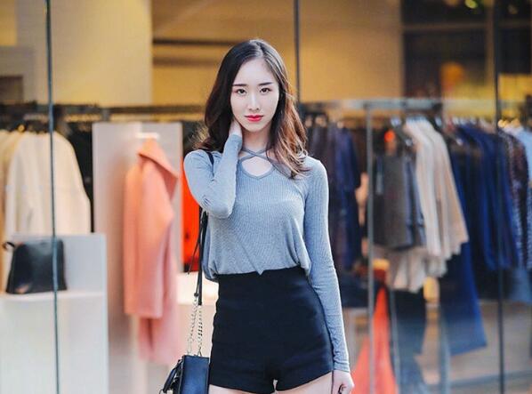 排骨哥酒店约附近幼师院校水嫩性感小美女服务真的不错身材苗条奶子坚挺圆润逼毛稀疏洗澡时已经迫不及待搞操的真厉害