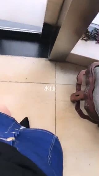 -daxiu-美女主播为礼物勾引健身教练到公园,有人路过吓得把鸡巴拔出来,美女说胆子太小了