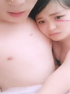 明星颜值的极品大奶白虎妹子和鸡巴还挺大的纹身小伙啪啪这男的之前玩过不少嫩妹子