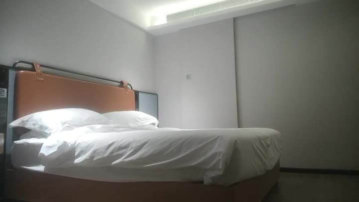 STP27014 酒店约操牛仔裤御姐，大长腿跪地深喉，拉着后入撞击，大肥臀骑乘位~STP27014