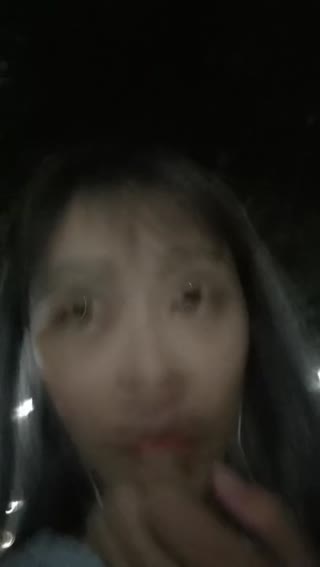 武汉大眼萌妹户外性爱直播，