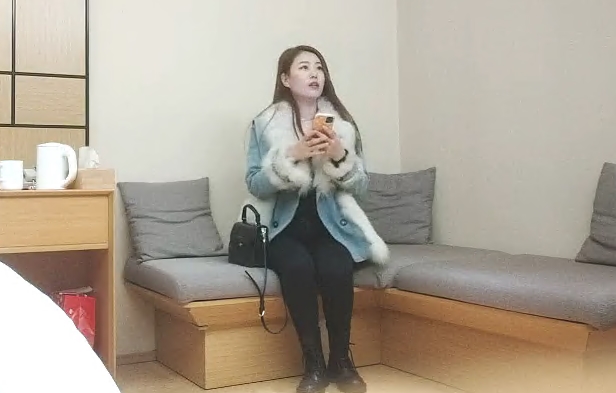 约操肉感小少妇按着头深喉口交怼着骚穴激情爆操搞得太猛了多没力气了