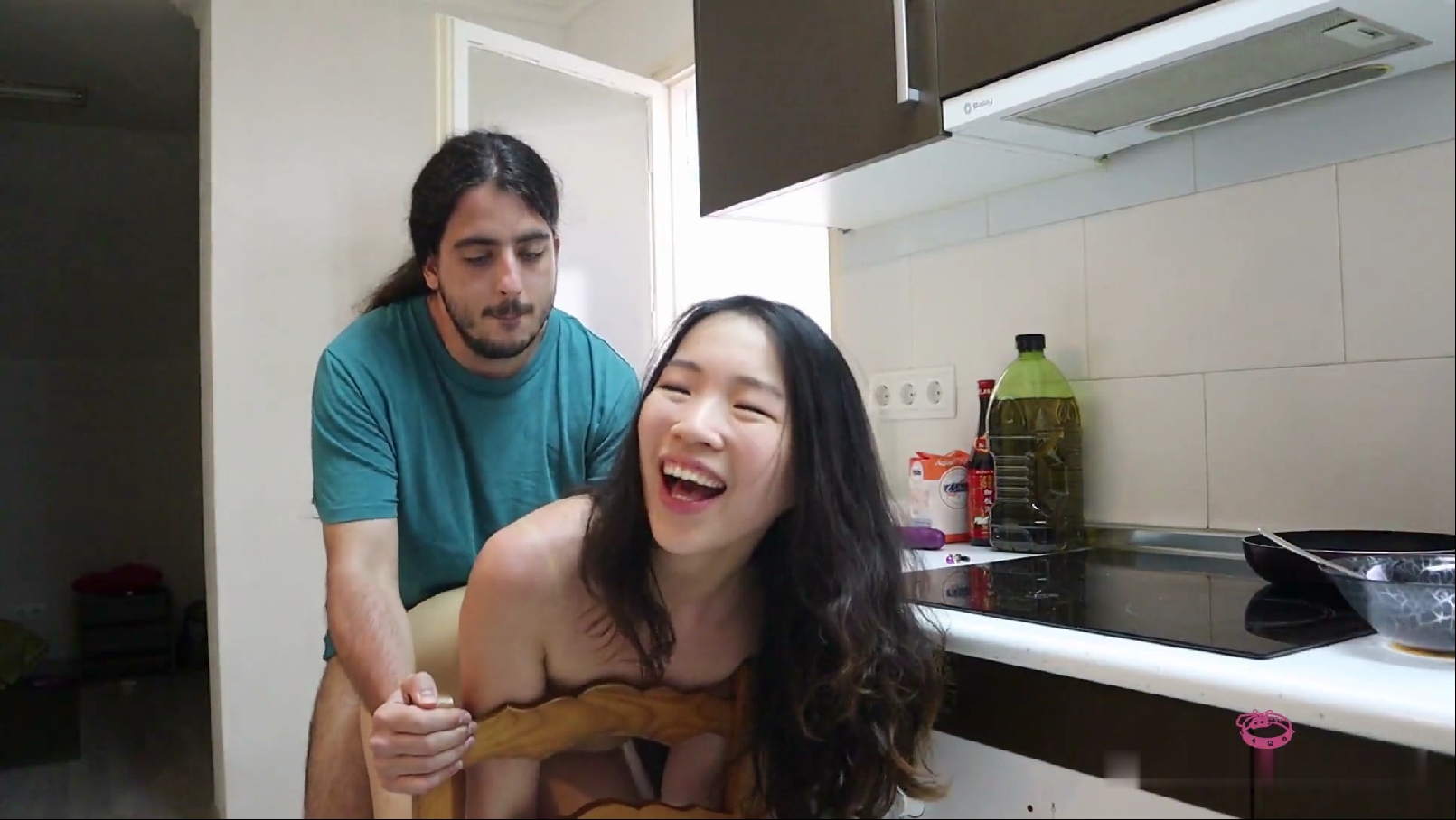 又一风骚留学生早餐还没吃先勾引老外操逼