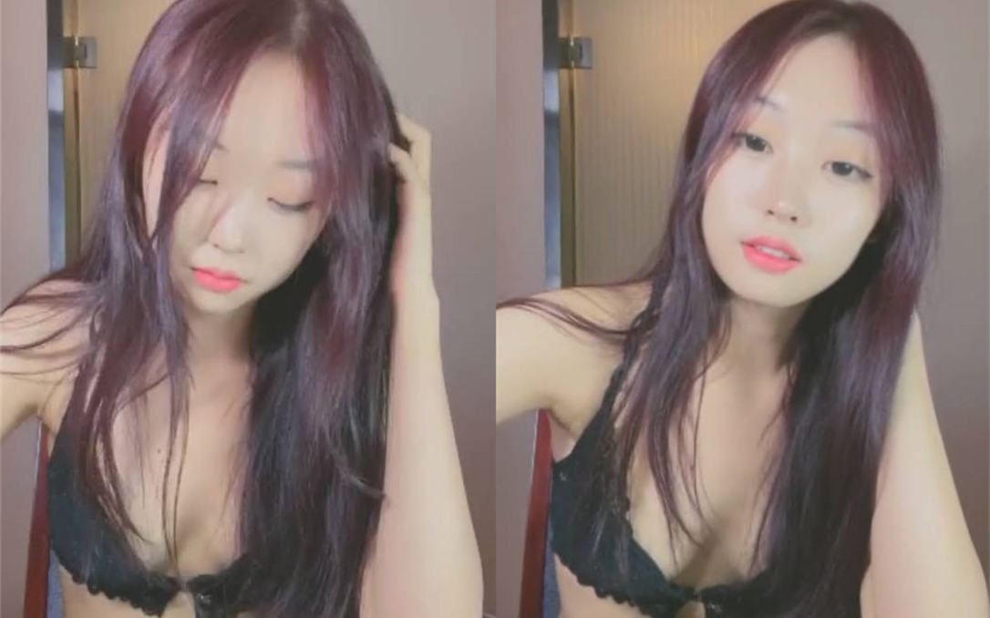 气质新人妹子大半夜陪网友裸聊全裸手持镜头自拍