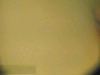 zipai#牛人潜入商场隔板女厕侧拍黑丝美眉阴唇有很多分泌物