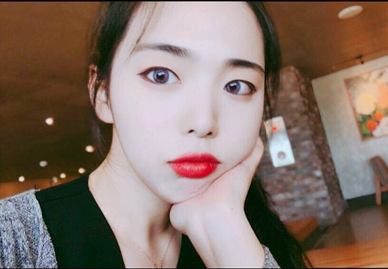 韩国高颜值极品美女调教内射视频流出极度过瘾，看男友金手指扣美女的淫穴，淫水流湿整个床单都有啦，爆插爆射！