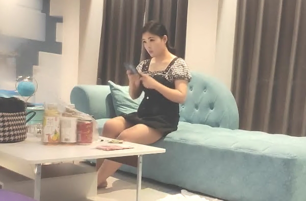 漂亮小少妇来相伴远景沙发视角温柔妩媚俏佳人服务周到激情四射