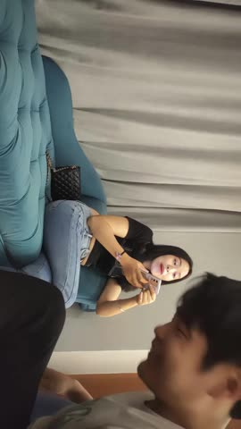 【隔壁老王呀】，各种类型都要尝试，最清晰的画质，妩媚妖娆少妇，骚气逼人激情开战