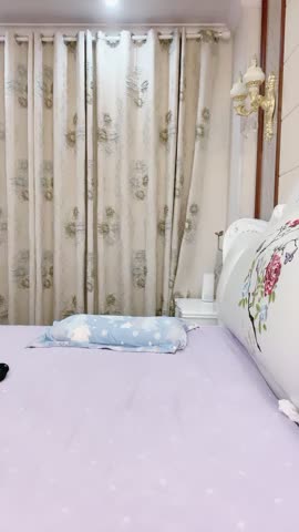 超甜美良家少妇型！性感睡衣喜欢玩诱惑！吊带黑丝美腿，翘起猛扣骚逼，太骚了看的观众流鼻血 new