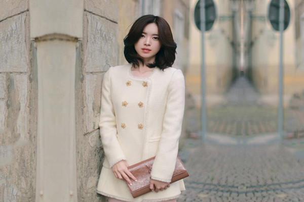 女客人针灸掏出屌让抓着按摩床上来一发侧入抽插大屁股