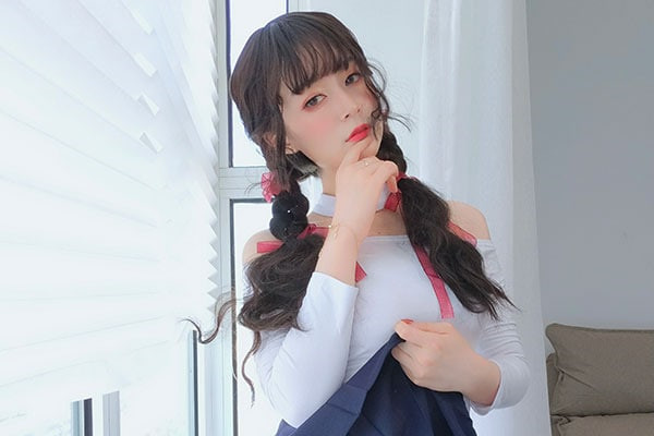 超骚的人妻少妇露脸让大哥镜头前玩弄深喉大鸡巴舔蛋蛋让大哥捏着奶子爆草抽插表情好骚浪叫呻吟