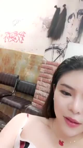 骚气外漏极品美女理发店勾引发型师激情啪啪操 关店直接开操