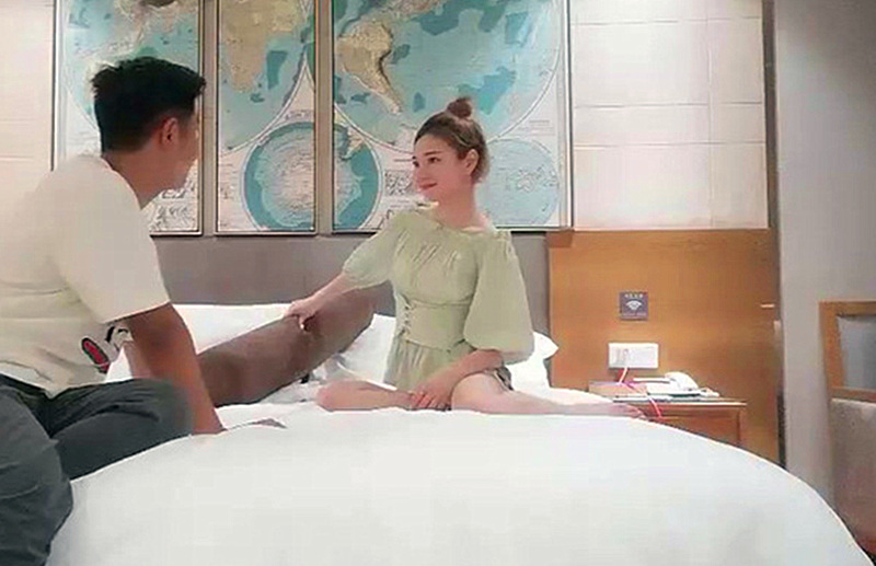 丸子头妹子酒店啪啪舌吻调情摸逼骑乘猛操搞了两炮呻吟娇喘诱人