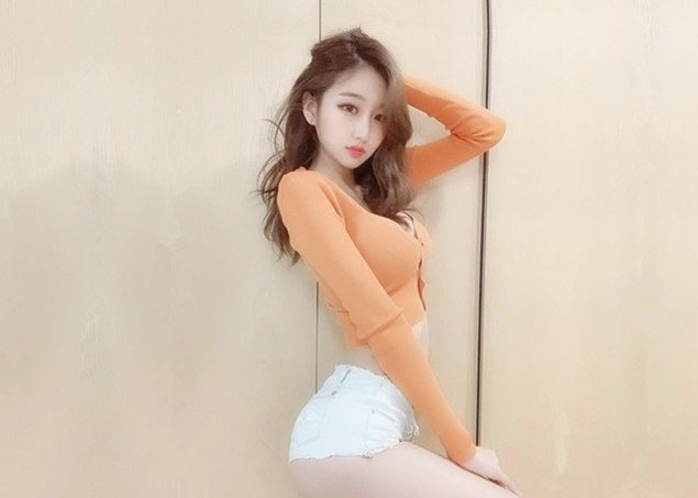 刚进屋就扒拉上下齐手鸳鸯戏水女上位极限坐桩想射了吗慢点你缓一下让我多享受一会