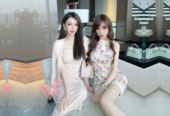 人气女神双飞颜值吊打全场萝莉御姐肤白貌美人间尤物牛仔裤后入蜜桃臀