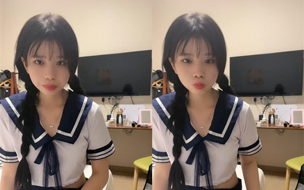 情趣学生制服两根辩子小美女