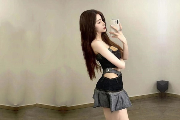 约女技师酒店操逼苗条身材少妇69姿势舔屌扶着屁股撞击猛操