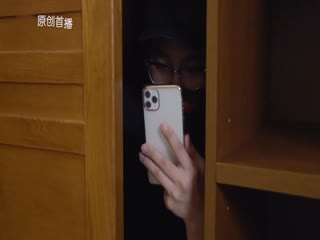 国产AV-小偷误入空姐的出租屋~无意间发现空姐的秘密