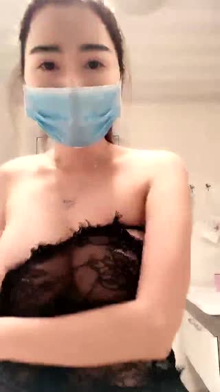 -daxiu-手机直播身材很好大奶子主播洗澡秀最后扣了下逼喜欢的不要错过