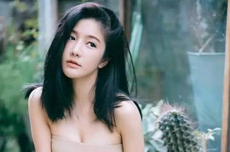 约炮美女模特竟然用大脚趾插B太浪费