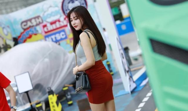 刚泡到酒店前台美女身材不错叫床好听