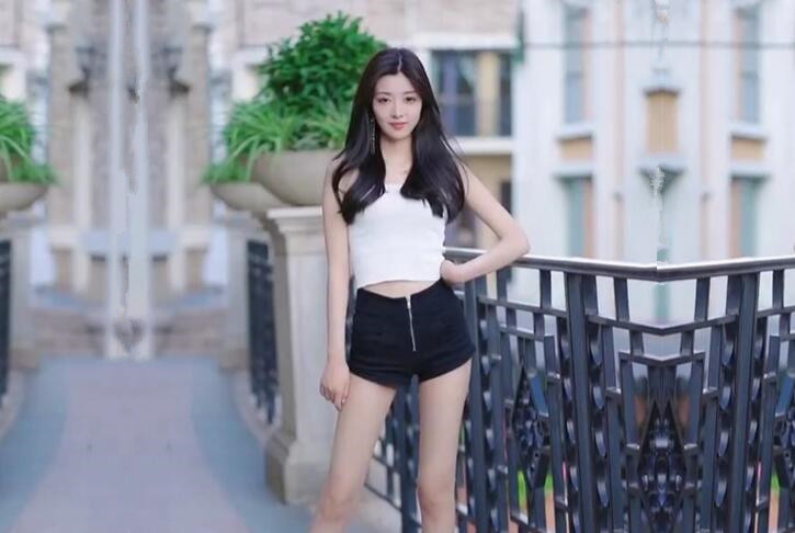 性感人妻被中出后还欲求不满拿者假屌不断抽差自己的小屄