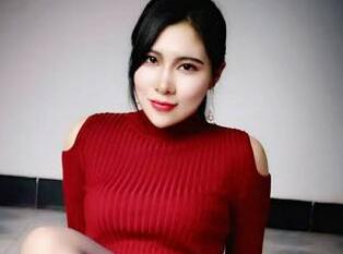 美女思瑞黑丝调情啪啪