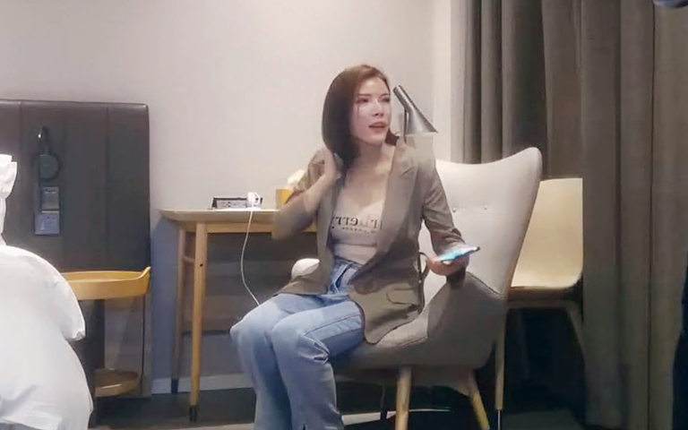 成都外围女神骚货健谈赞雀儿的实物好大控制不住非常想舔