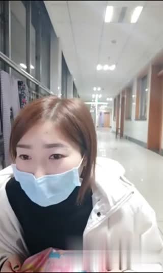 主播去医院探病 怎么探到病床上去了!