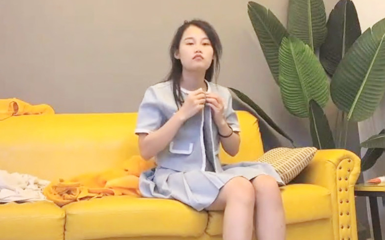 娇小可爱又水嫩的丁字裤美女啪啪苗条性感奶子大鲍鱼饱满粉嫩沙发上各种狂干